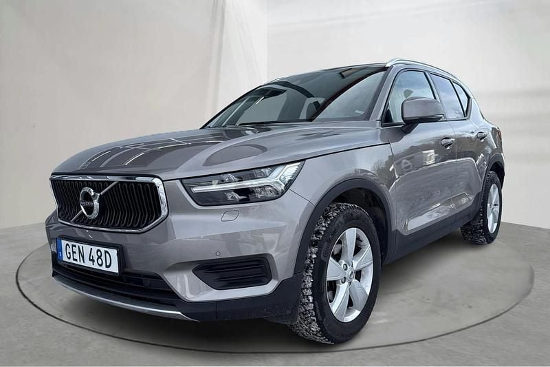 Begagnad Volvo XC40 Momentum 163 HK (119 kW) 2022 Grå SUV