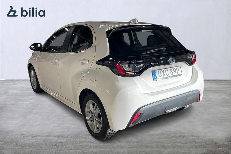 Begagnad Toyota Yaris Hybrid Active 117 HK (86 kW) 2022 Vit Halvkombi