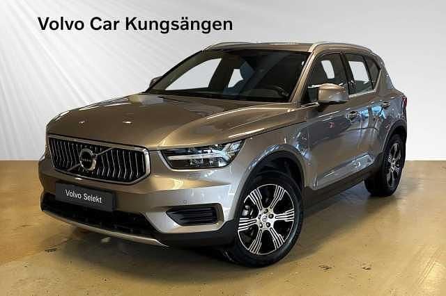 Grå Begagnad 2022 Volvo XC40 Inscription SUV | 299 900 kr (Marknadspris) - Bild 1/3