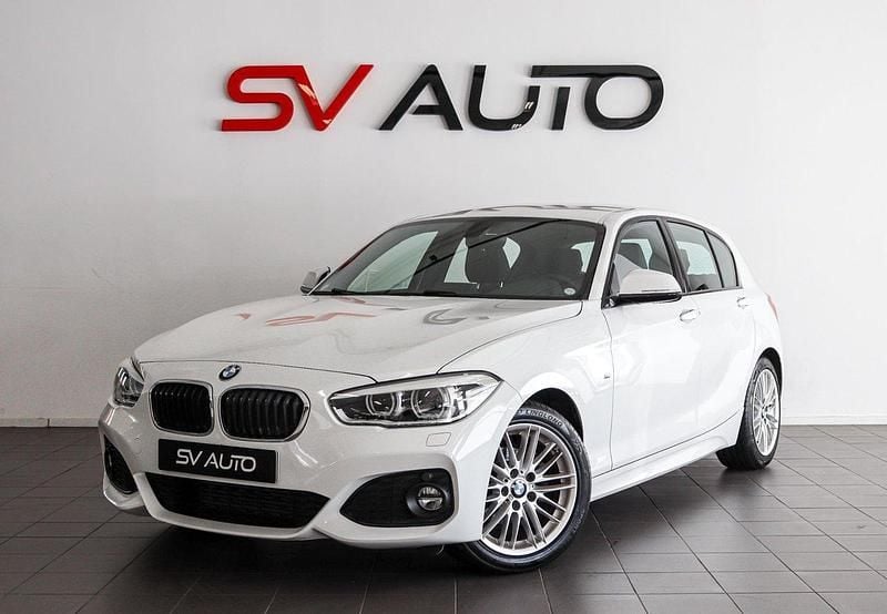 Vit Begagnad 2017 BMW 118 M Sport Halvkombi | 184 900 kr (Marknadspris) - Bild 1/4