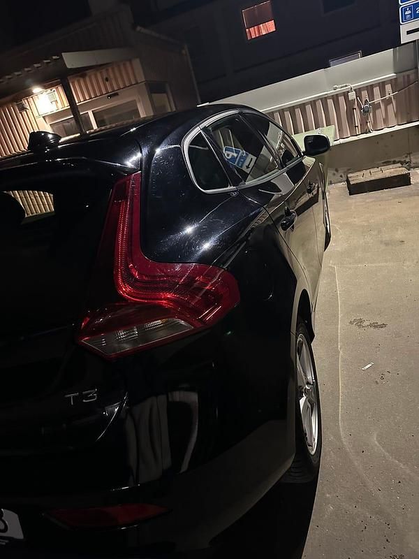 Begagnad Volvo V40 152 HK (111 kW) 2018