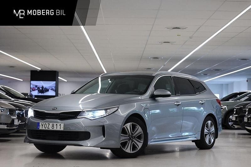 Grå Begagnad 2017 Kia Optima Hybrid 2 Sedan | 149 900 kr (Marknadspris) - Bild 1/3