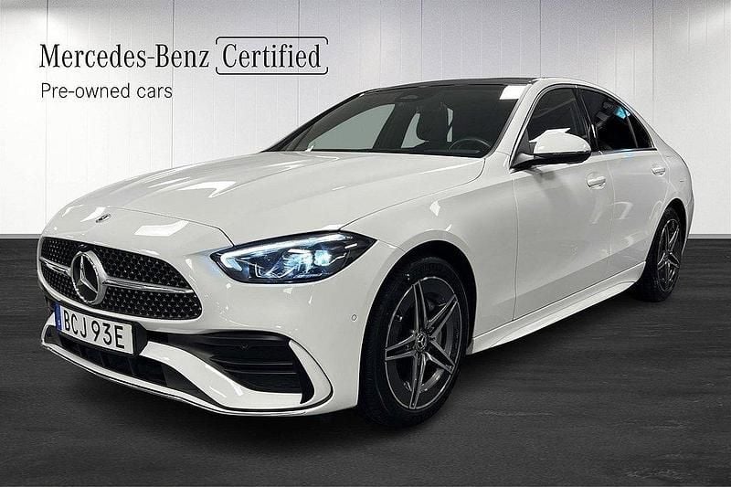 Vit Begagnad 2024 Mercedes C300e AMG line Sedan | 499 000 kr (Superpris) - Bild 1/4