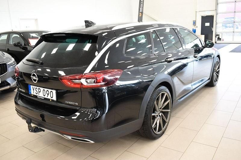 Begagnad Opel Insignia Country Tourer 260 HK (191 kW) 2017 Svart Kombi