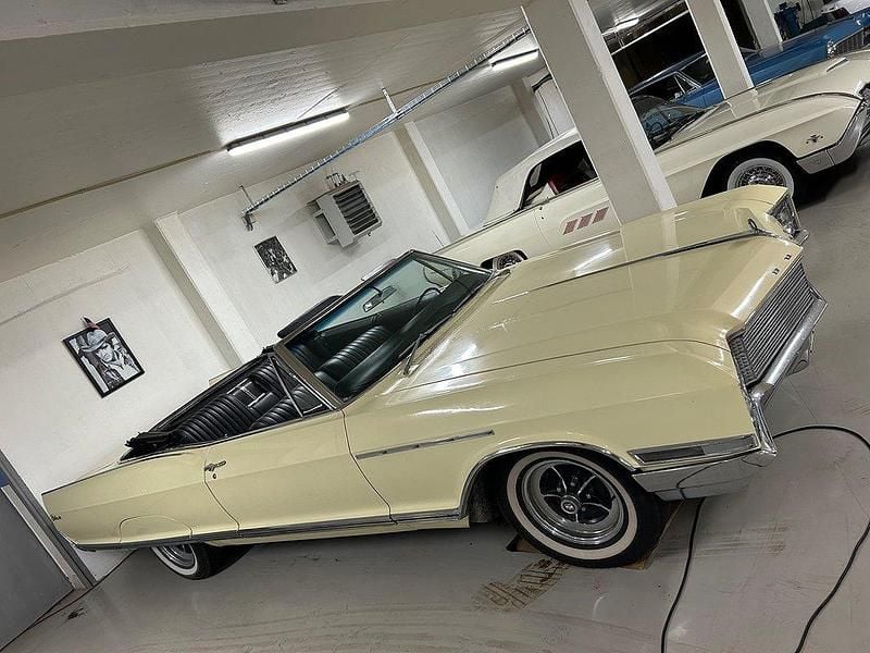 Ljusgul Begagnad 1966 Buick Electra 225 Cab | 275 000 kr - Bild 1/4