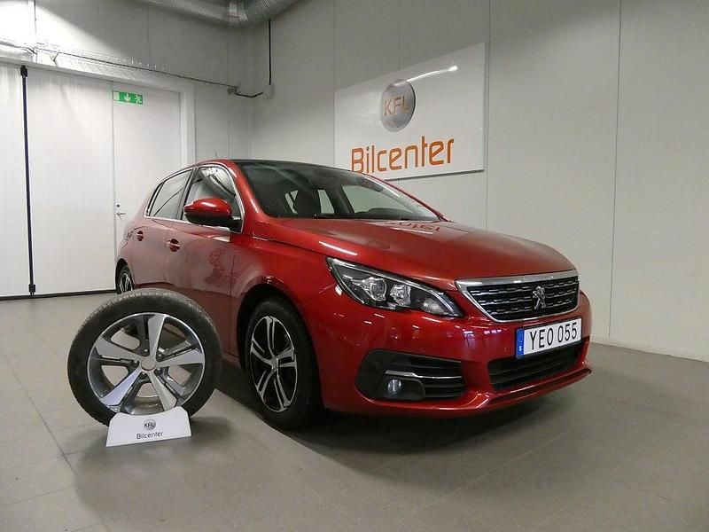 Ljusröd Begagnad 2017 Peugeot 308 Allure Halvkombi | 129 900 kr (Marknadspris) - Bild 1/3