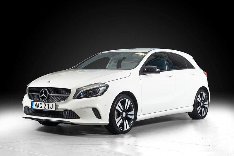 Vit Begagnad 2016 Mercedes A200 AMG Halvkombi | 185 000 kr (Marknadspris) - Bild 1/4