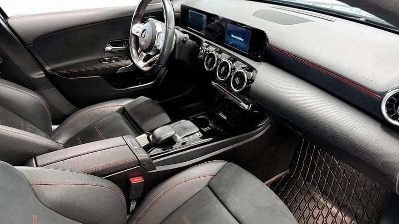 Begagnad Mercedes A180 136 HK (100 kW) 2020 Svart Kombi