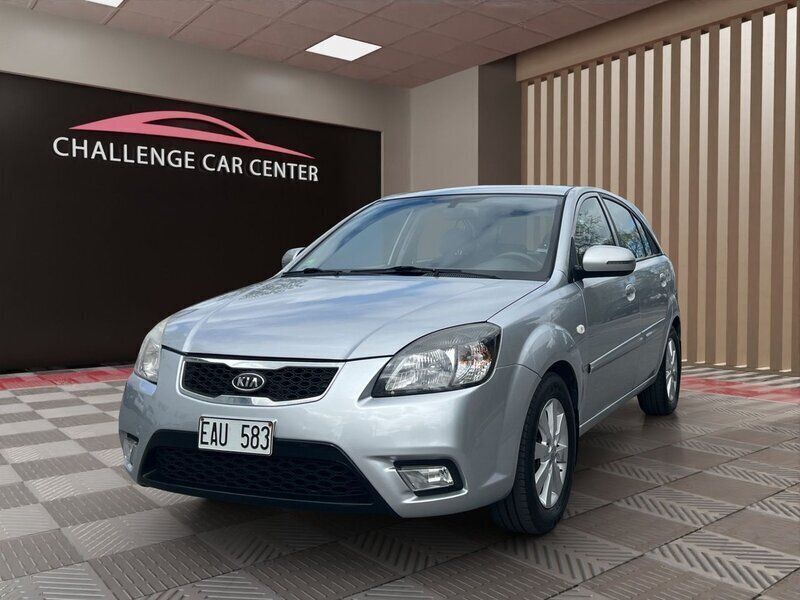 Silver Begagnad 2010 Kia Rio 4 Halvkombi | 39 900 kr (Marknadspris) - Bild 1/4