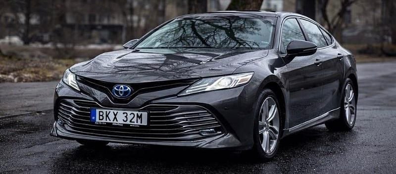 Begagnad Toyota Camry Hybrid 218 HK (160 kW) 2020