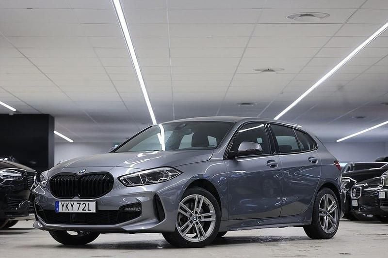 Begagnad BMW 118 Shadowline 136 HK (100 kW) 2022 Grå Halvkombi