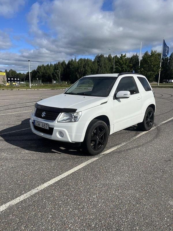 Vit Begagnad 2010 Suzuki Grand Vitara SUV | 75 000 kr - Bild 1/4
