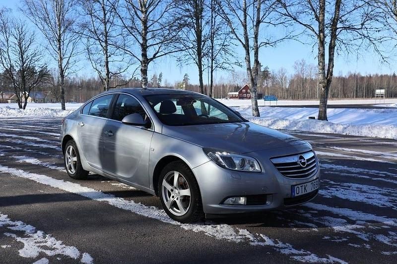 Begagnad Opel Insignia Edition 220 HK (161 kW) 2009 Silver Sedan