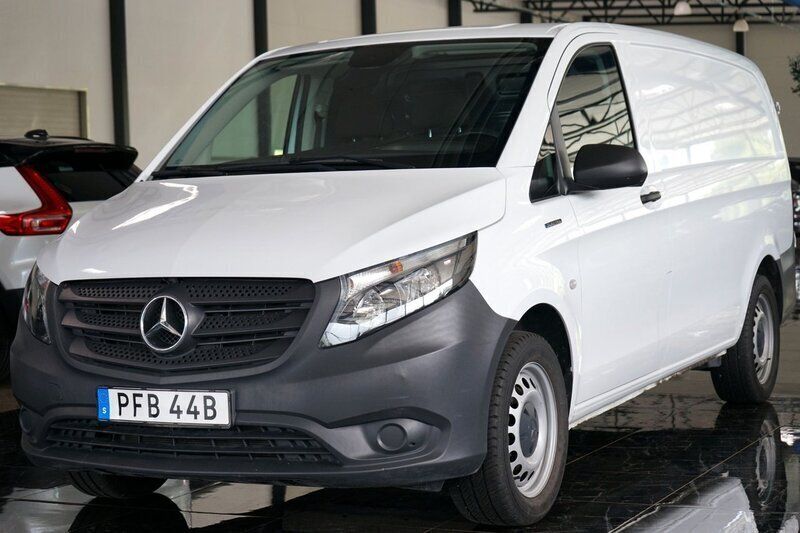 Vit Begagnad 2022 Mercedes e-Vito Minibuss | 199 500 kr - Bild 1/4