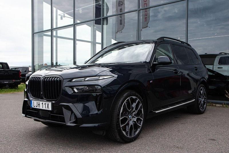 Svart Begagnad 2024 BMW X7 M Sport SUV | 985 000 kr (Superpris) - Bild 1/4