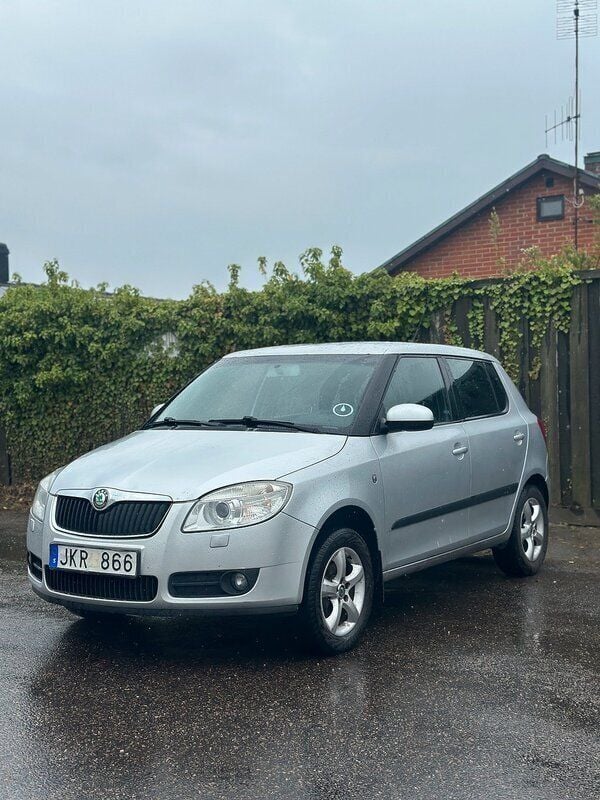 Silver Begagnad 2007 Skoda Fabia Halvkombi | 21 900 kr (Marknadspris) - Bild 1/4