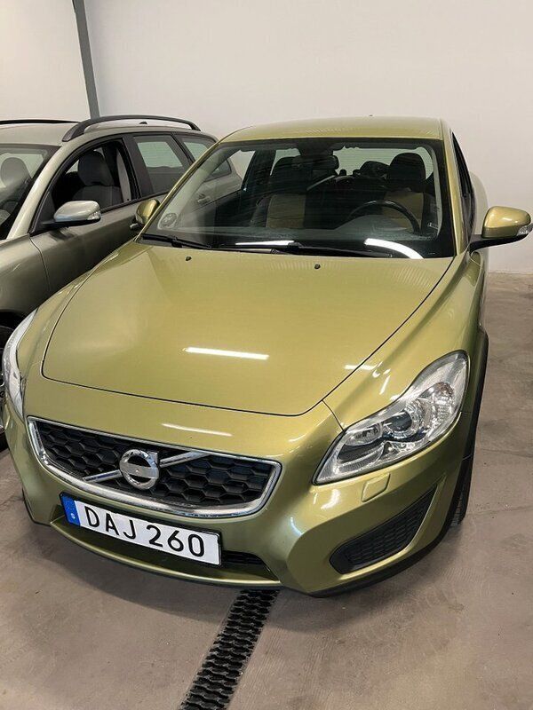 Grön Begagnad 2011 Volvo C30 Halvkombi | 99 800 kr (Lite dyr) - Bild 1/3