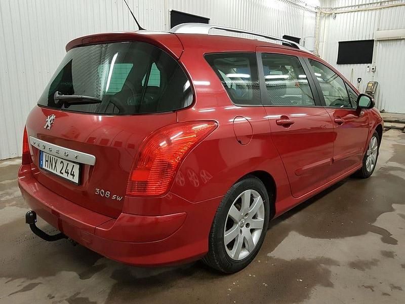 Begagnad Peugeot 308 SW 109 HK (80 kW) 2008 Röd Kombi