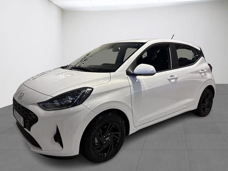 Vit Ny 2025 Hyundai i10 Halvkombi | 159 000 kr (Marknadspris) - Bild 1/4