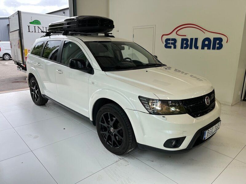 Vit Begagnad 2015 Fiat Freemont SUV | 109 900 kr (Marknadspris) - Bild 1/4