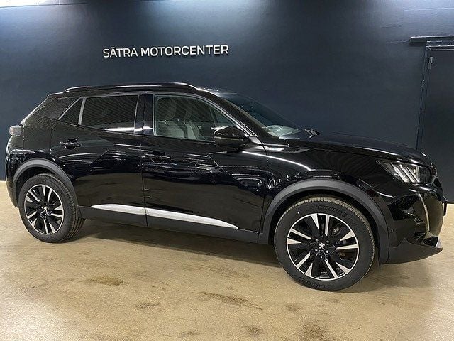 Svart Begagnad 2021 Peugeot e-2008 GT SUV | 209 900 kr (Marknadspris) - Bild 1/4