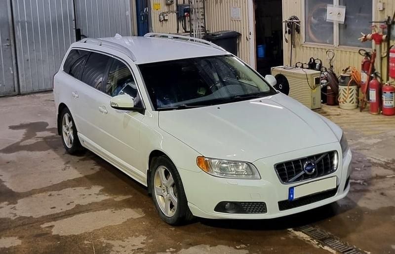 Vit Begagnad 2011 Volvo V70 Kombi | 47 900 kr (Superpris) - Bild 1/1