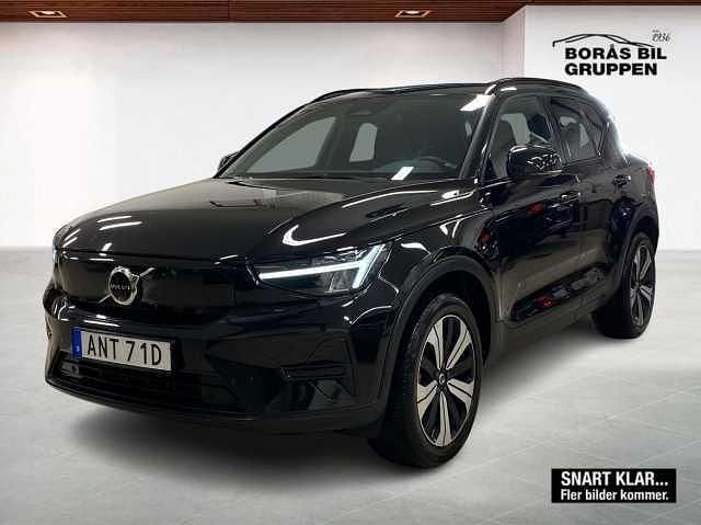 Svart Begagnad 2023 Volvo XC40 Core SUV | 319 000 kr - Bild 1/4