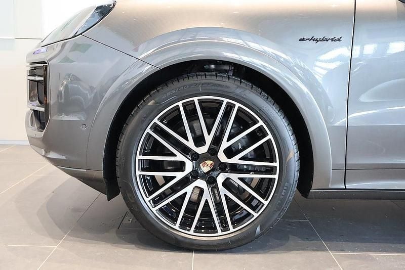 Ny Porsche Cayenne Edition 305 HK (224 kW) 2025 Grå SUV