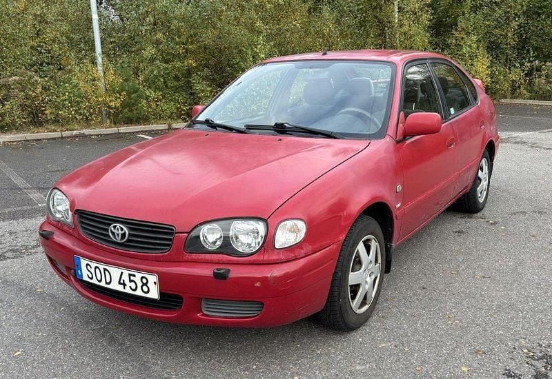 Röd Begagnad 2001 Toyota Corolla Halvkombi | 21 500 kr (Marknadspris) - Bild 1/4