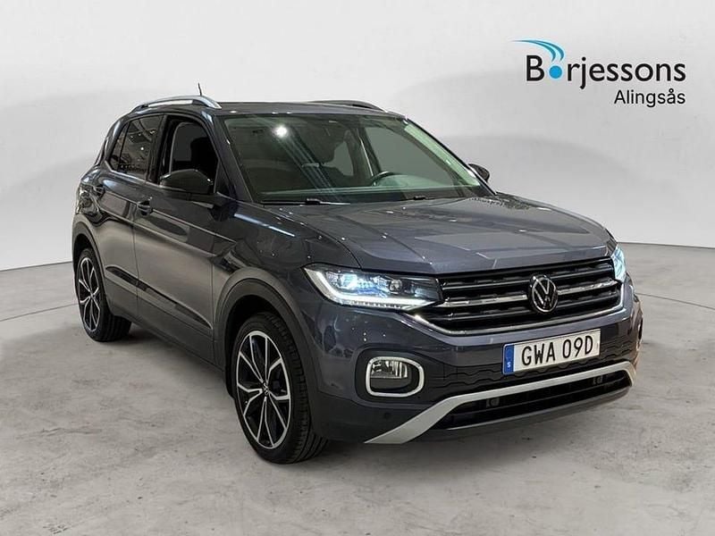 Grå Begagnad 2023 VW T-Cross GT SUV | 219 900 kr (Marknadspris) - Bild 1/4