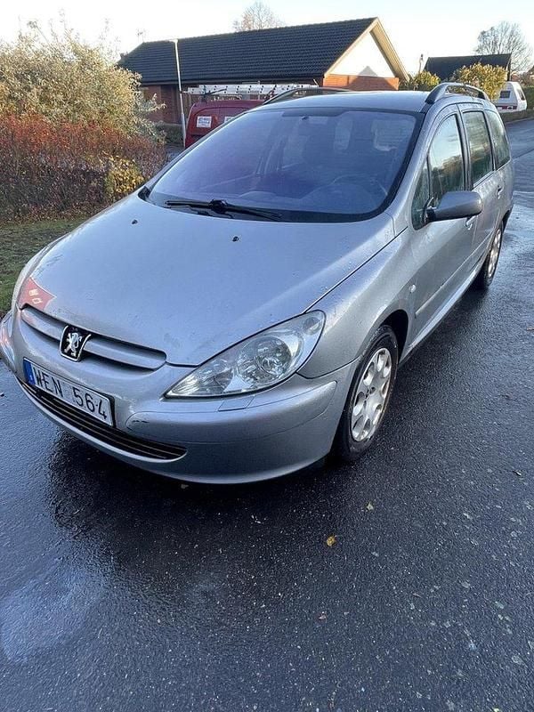 Grå Begagnad 2005 Peugeot 307 Kombi | 18 000 kr (Marknadspris) - Bild 1/4