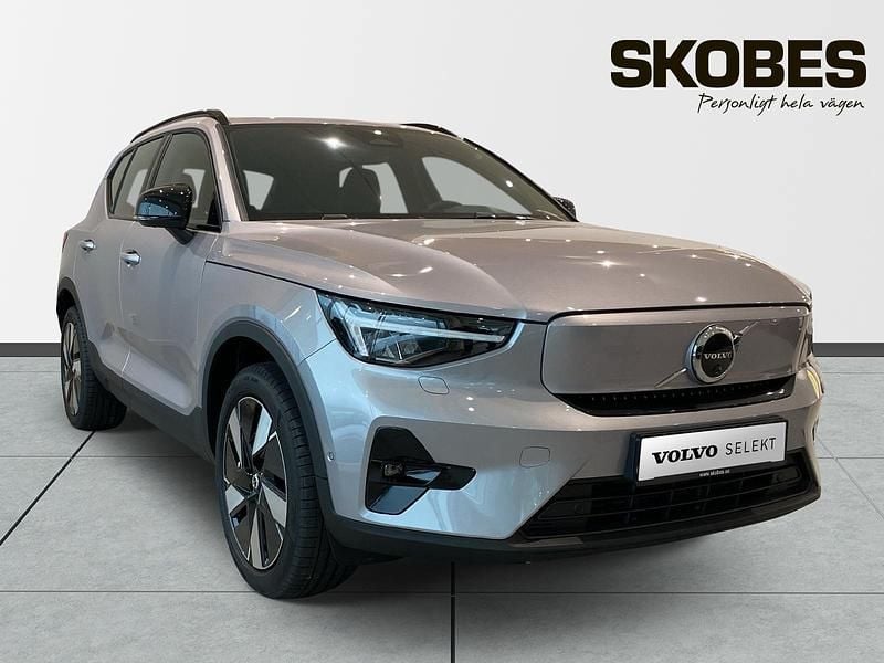 Silver Ny 2026 Volvo EX40 Single Motor Extended Range SUV | 617 600 kr (Marknadspris) - Bild 1/3