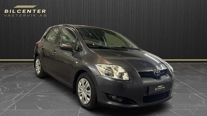 Grå Begagnad 2010 Toyota Auris Halvkombi | 54 900 kr (Marknadspris) - Bild 1/4