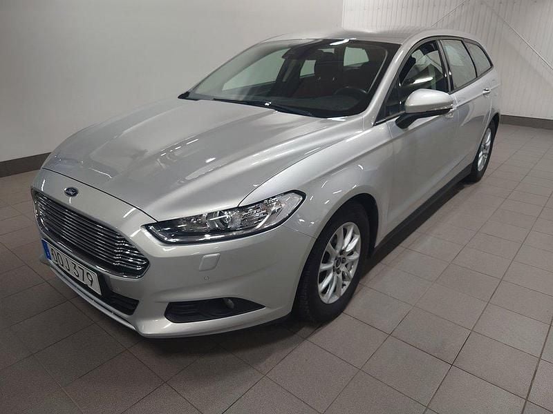 Grå (moondustsilver) Begagnad 2018 Ford Mondeo Trend Kombi | 149 900 kr (Marknadspris) - Bild 1/4