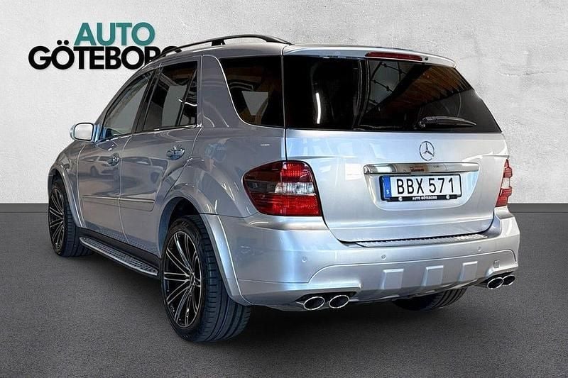 Begagnad Mercedes ML63 AMG AMG 510 HK (375 kW) 2006 Ljusblå SUV