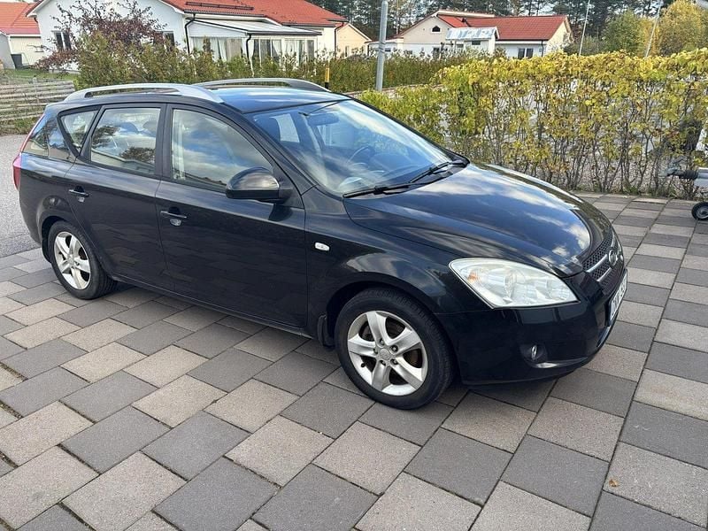 Svart Begagnad 2008 Kia Ceed Sportswagon 4 Kombi | 29 000 kr (Marknadspris) - Bild 1/4