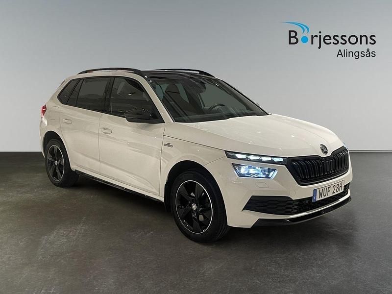 Vit Begagnad 2023 Skoda Kamiq Monte Carlo SUV | 259 900 kr (Marknadspris) - Bild 1/4