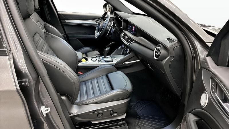 Begagnad Alfa Romeo Stelvio Veloce 280 HK (205 kW) 2022 Grå SUV
