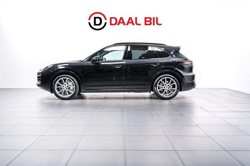 Svart Begagnad 2018 Porsche Cayenne Turbo Sport SUV | 679 000 kr (Marknadspris) - Bild 1/4
