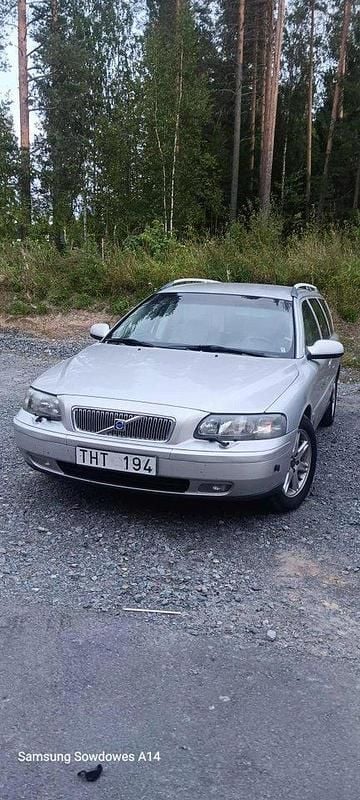 Grå Begagnad 2002 Volvo V70 Kombi | 42 000 kr (Dyr) - Bild 1/4
