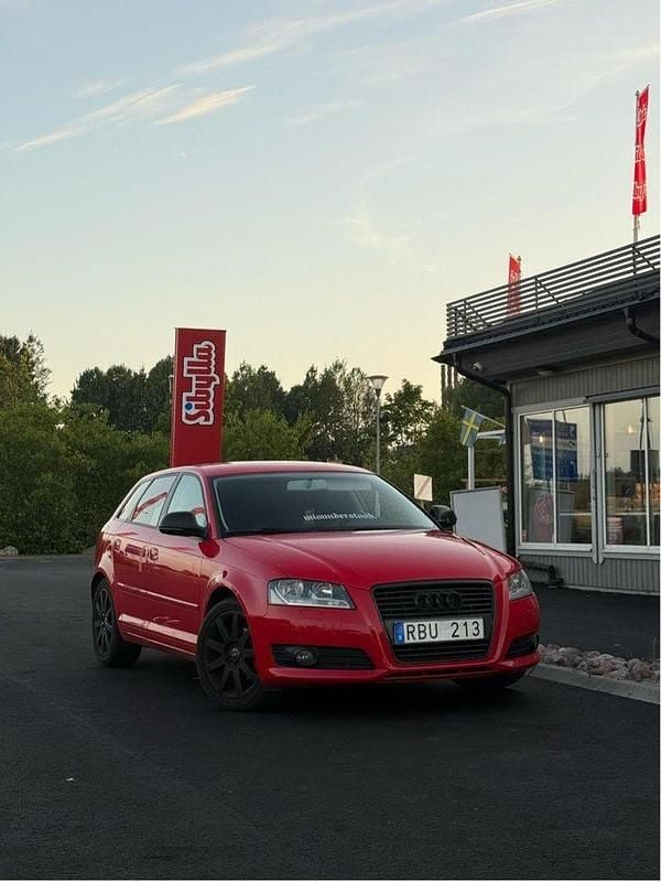 Röd Begagnad 2009 Audi A3 Sportback Comfort Halvkombi | 45 000 kr (Bra pris) - Bild 1/4