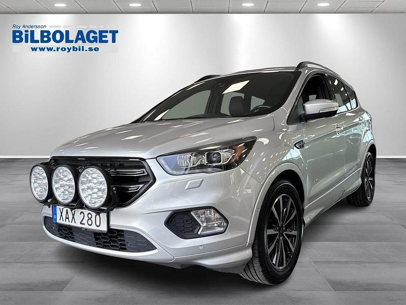 Grå Begagnad 2017 Ford Kuga ST-Line SUV | 149 900 kr (Marknadspris) - Bild 1/4