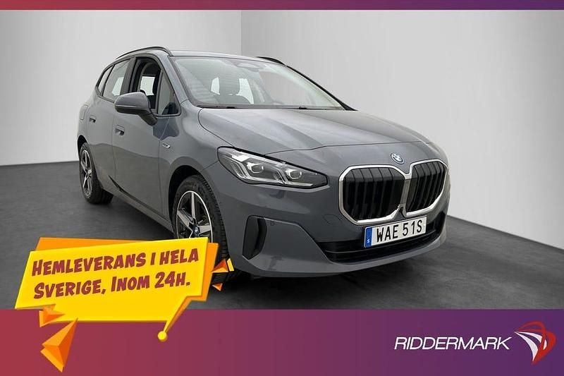 Grå Begagnad 2023 BMW 230 Luxury Line Kombi | 349 800 kr - Bild 1/3