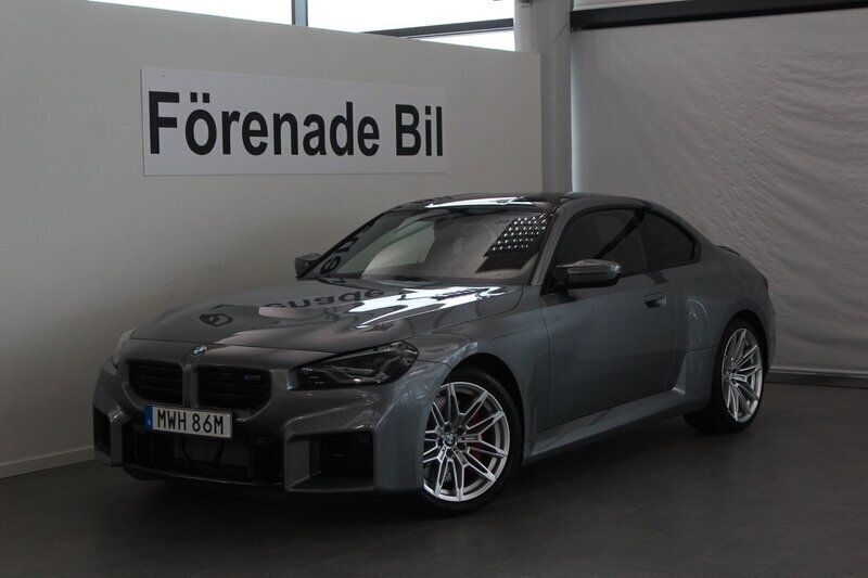 Grå Begagnad 2024 BMW M2 Shadowline Sportkupé | 949 000 kr (Marknadspris) - Bild 1/4