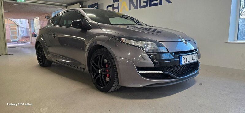 Grå Begagnad 2012 Renault Mégane Coupé R.S. Sportkupé | 159 900 kr - Bild 1/4