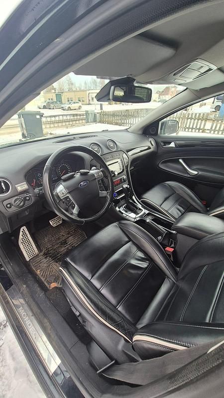 Begagnad Ford Mondeo Business Edition 163 HK (119 kW) 2014 Svart fin i lacket Kombi