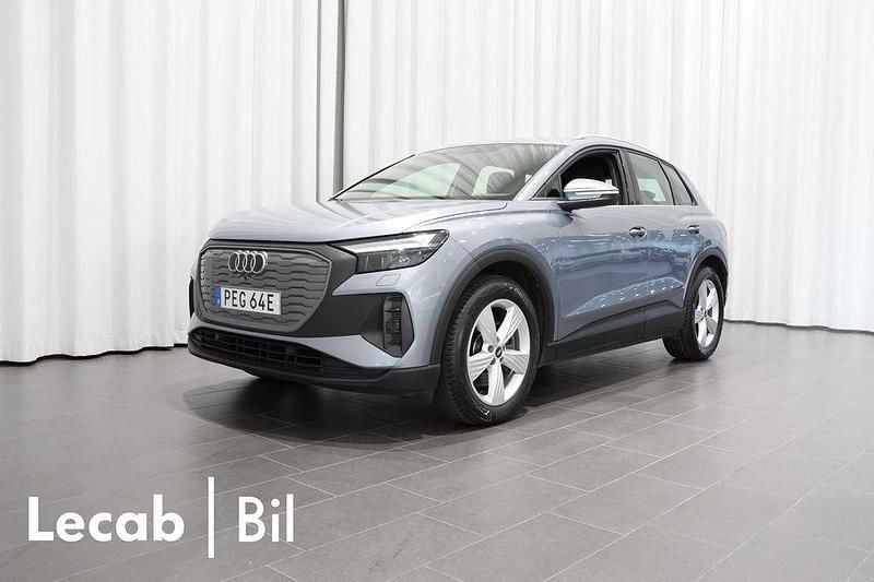 Blå (gejserblå metallic) Begagnad 2021 Audi Q4 e-tron Proline SUV | 319 500 kr (Bra pris) - Bild 1/4