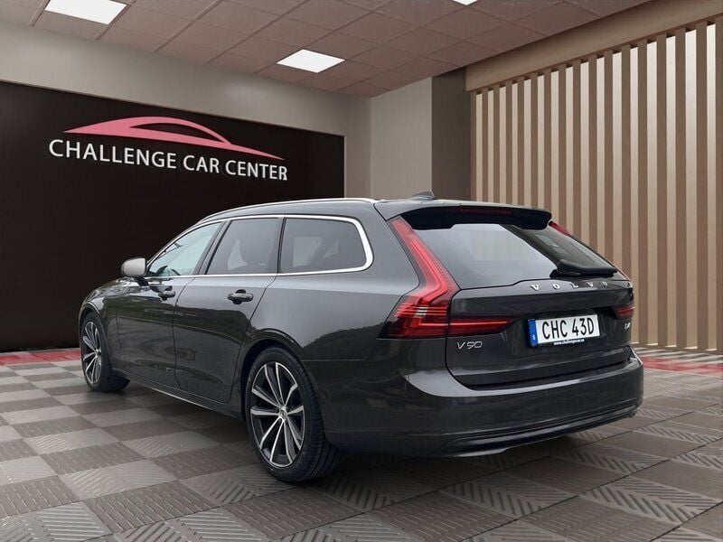 Grå Begagnad 2020 Volvo V90 Momentum Kombi | 259 900 kr (Bra pris) - Bild 1/4
