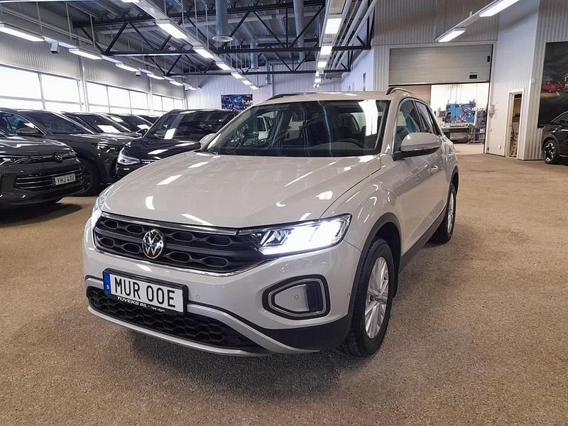 Ascot grey Begagnad 2023 VW T-Roc Life SUV | 219 900 kr (Marknadspris) - Bild 1/4