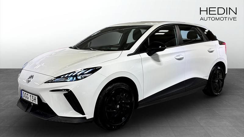 Vit (white) Begagnad 2023 MG MG4 EV Halvkombi | 259 900 kr (Marknadspris) - Bild 1/4